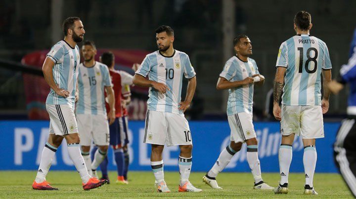 Argentina, que jugó muy mal, perdió y está en zona de repechaje