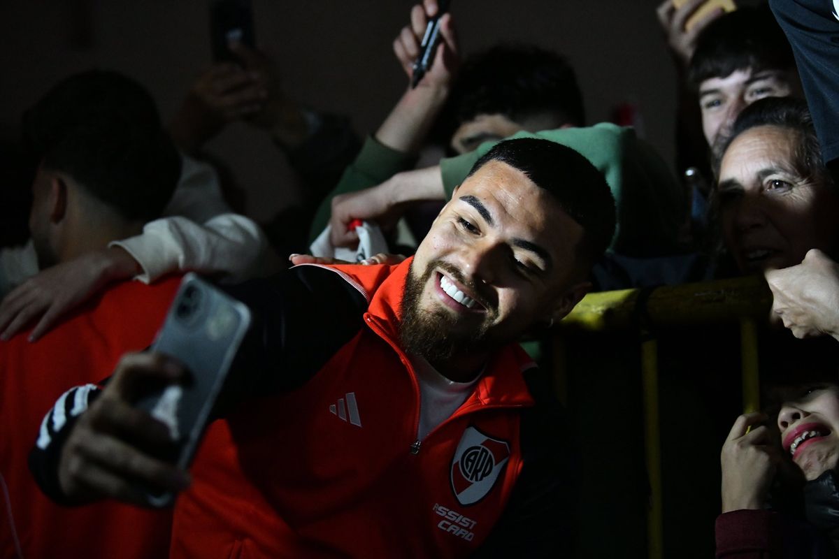 Paulo Díaz en la llegada de River a Santa Fe. Paulo Díaz en la llegada de River a Santa Fe.