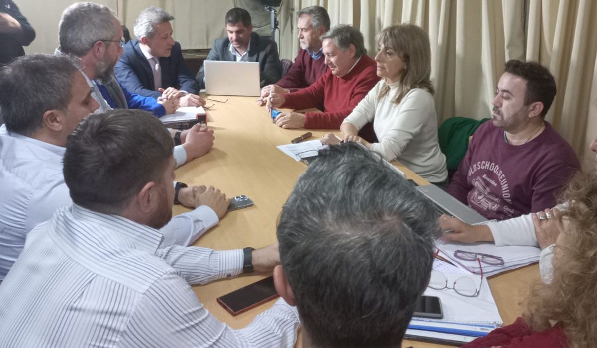 La reunión paritaria con AMPROS pasó a un cuarto intermedio de 20 minutos. La reunión paritaria con AMPROS pasó a un cuarto intermedio de 20 minutos.