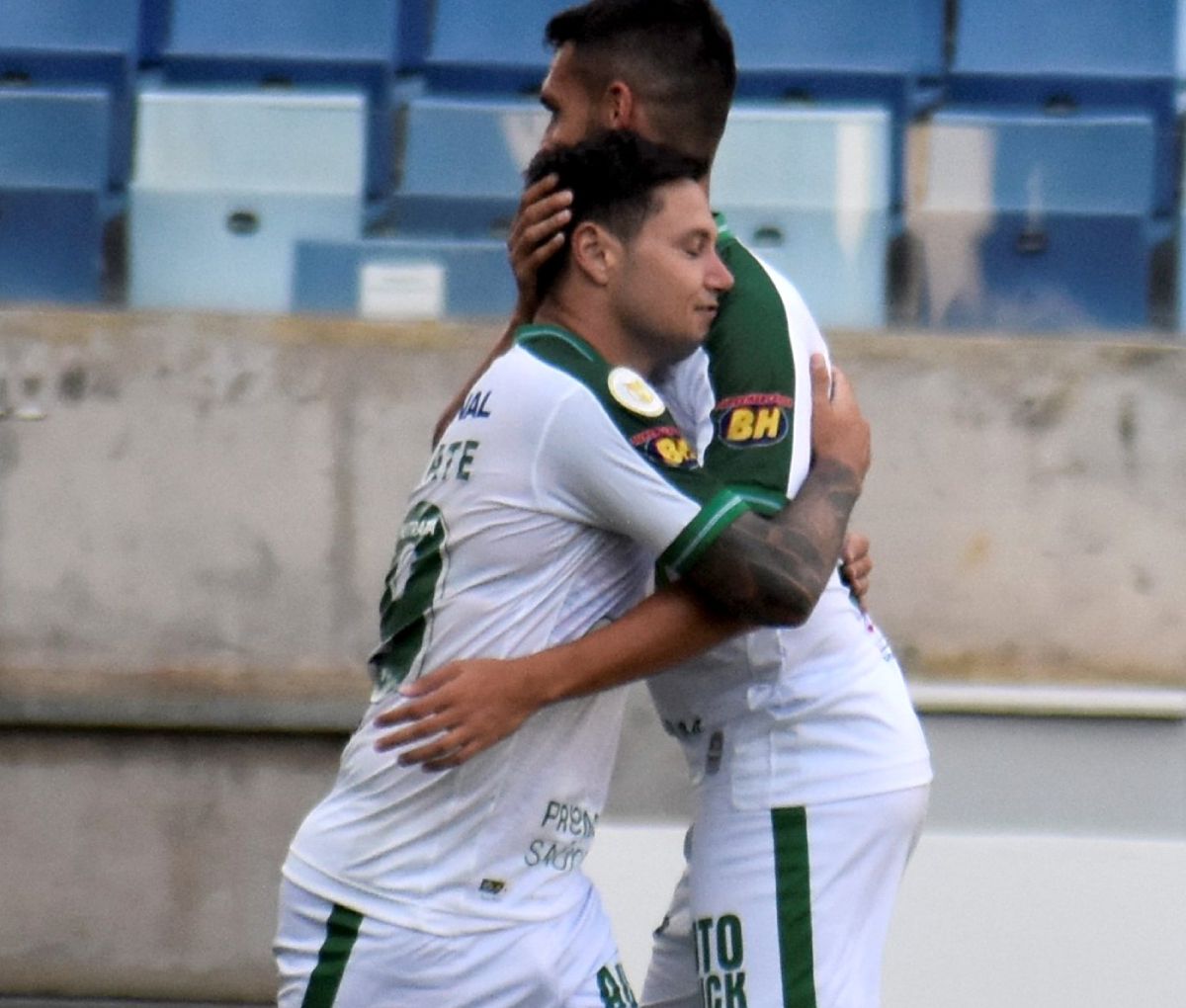 Mauro Z&aacute;rate, de tiro libre, hizo su primer gol en el Am&eacute;ric MG