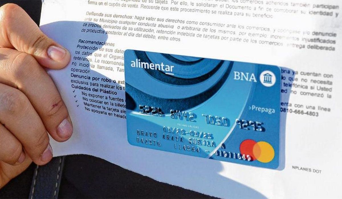 Tras la &uacute;ltima actualizaci&oacute;n del padr&oacute;n de la Tarjeta Alimentaria de la ANSES, se entregan pl&aacute;sticos para cobrar la Tarjeta Alimentar