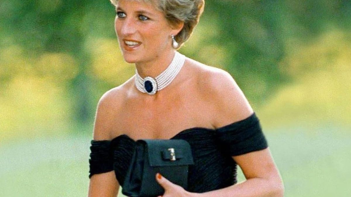 El vestido de Diana Spencer cuando pertenecía a la familia real fue subastado en Los Ángeles en una cifra récord El vestido de Diana Spencer cuando pertenecía a la familia real fue subastado en Los Ángeles en una cifra récord