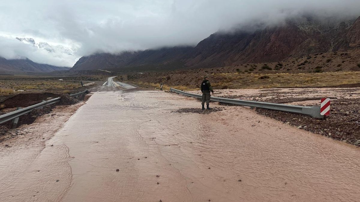 Un alud en la Ruta 7 complicó la reapertura del Paso Cristo Redentor.