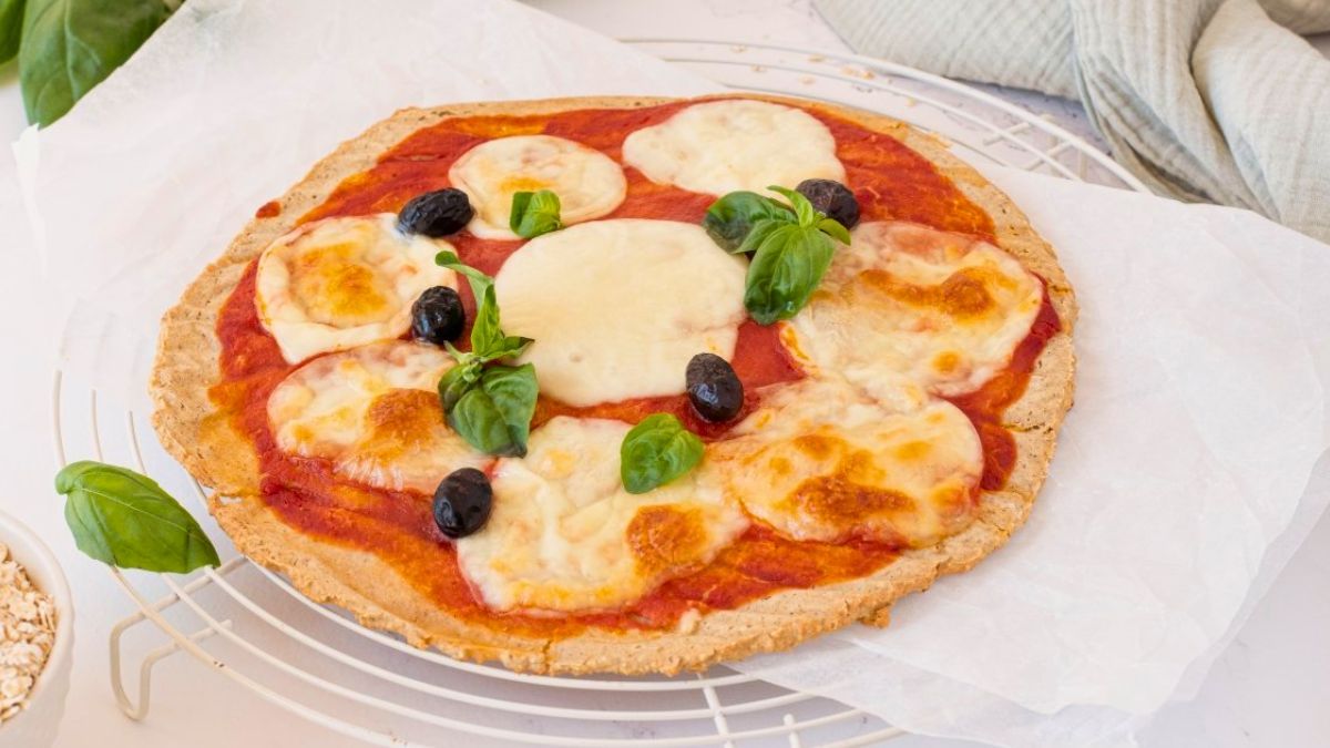 Cómo hacer una Pizza proteica en sartén: la receta saludable sin horno para incluir en la dieta