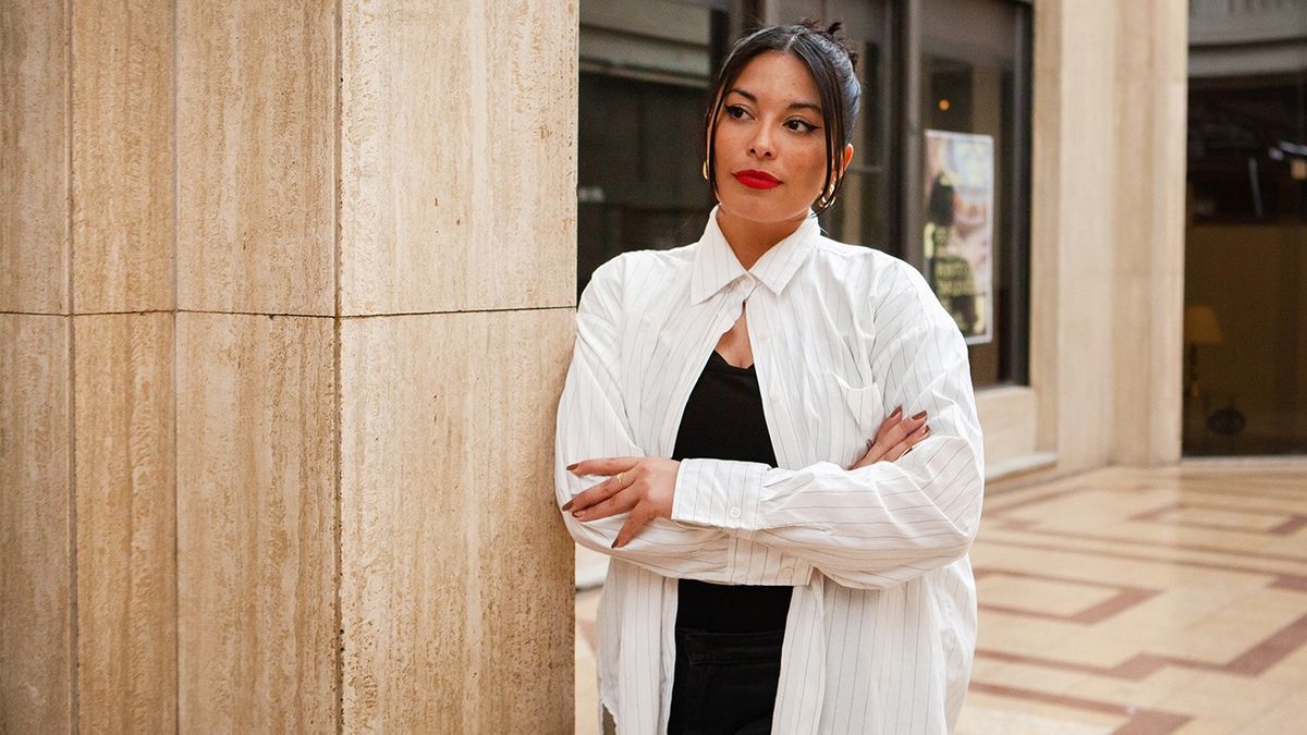 Ailín Rutchle tiene 34 años, es mecánica de aviones y programadora web. El tango es un hobby que la llevó a a ganar campeonatos y a animarse a bailarlo con otra mujer. Ailín Rutchle tiene 34 años, es mecánica de aviones y programadora web. El tango es un hobby que la llevó a a ganar campeonatos y a animarse a bailarlo con otra mujer.