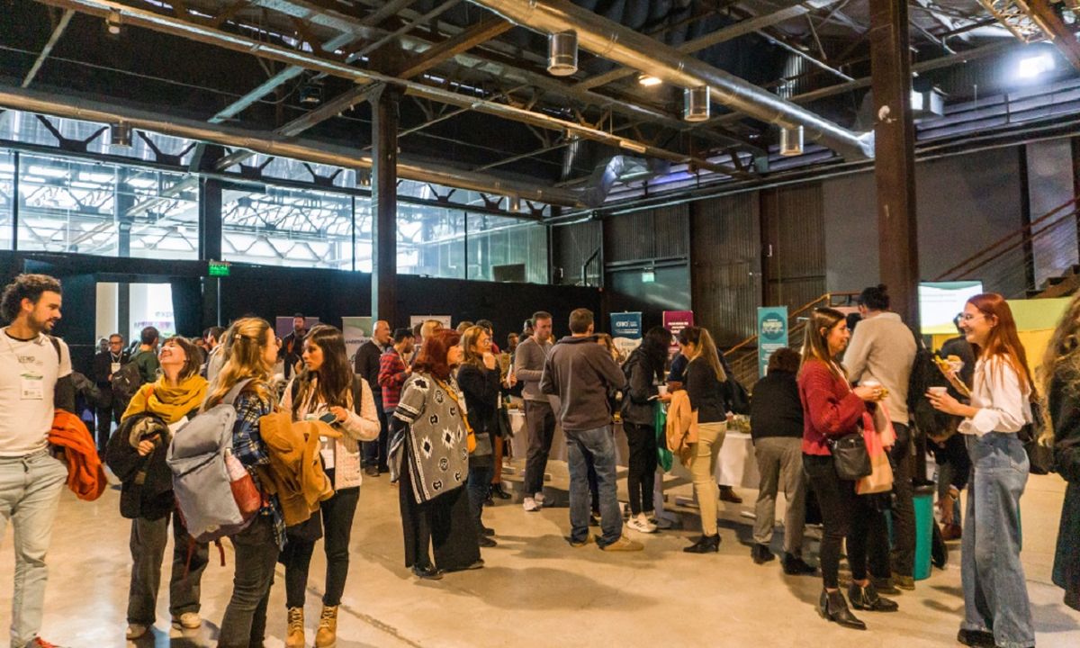 Valos reúne a referentes de diferentes sectores para fortalecer la sostenibilidad de Mendoza. Valos reúne a referentes de diferentes sectores para fortalecer la sostenibilidad de Mendoza.