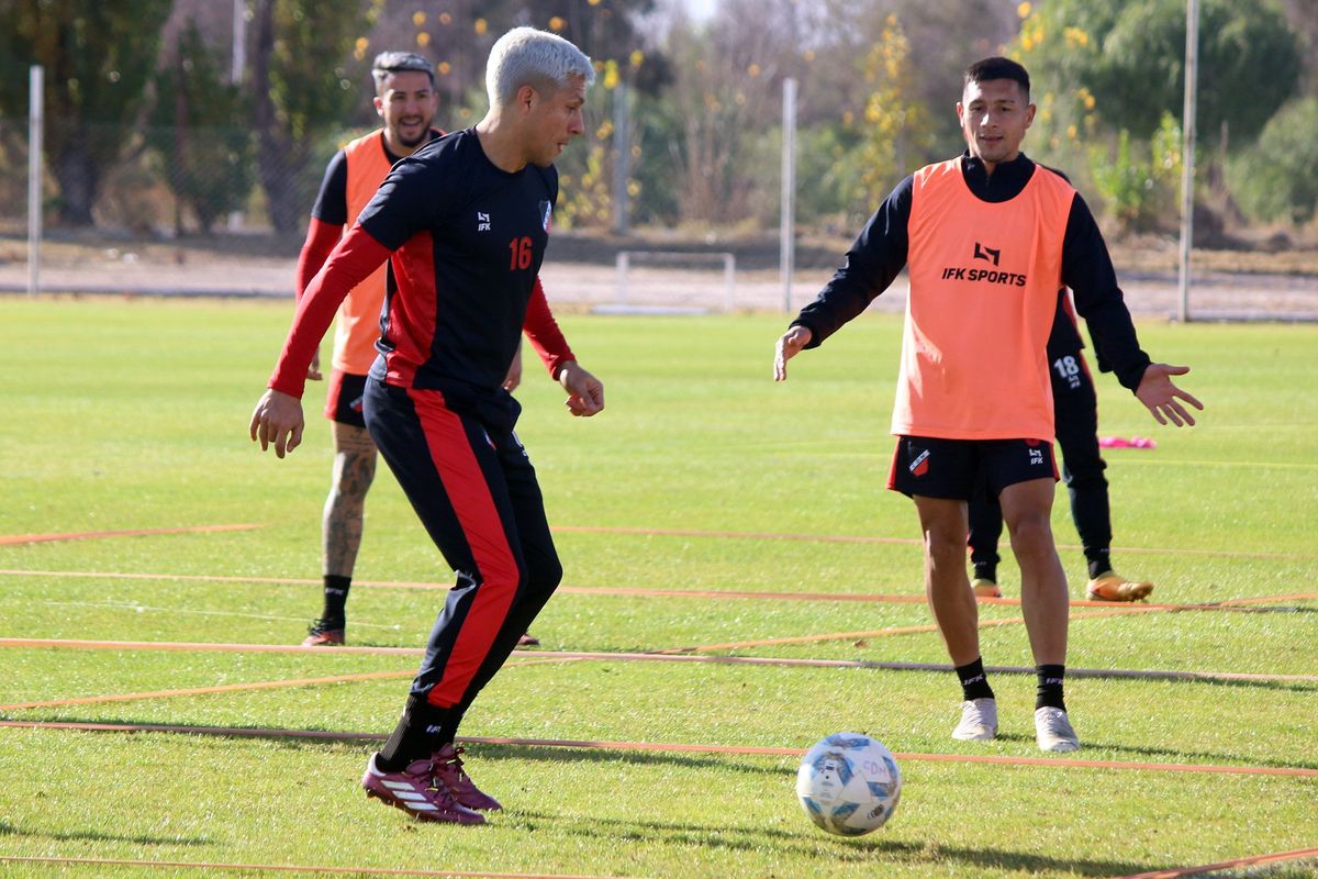 Enzo Pérez entrenó en la mañana de este martes con el plantel del Deportivo Maipú. Enzo Pérez entrenó en la mañana de este martes con el plantel del Deportivo Maipú.
