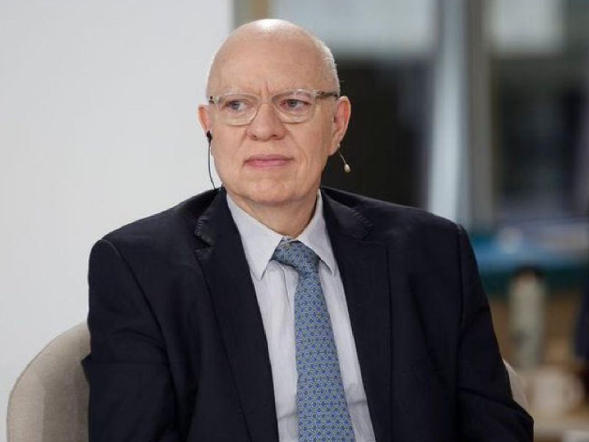 El escritor, en esta oportunidad, le escribe a su padre. El escritor, en esta oportunidad, le escribe a su padre.