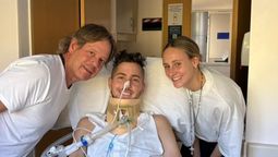 Yacopini está acompañado de su familia y amigos. Yacopini está acompañado de su familia y amigos.