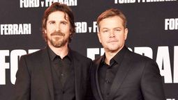 Christian Bale y Matt Damon. Se pasan en la película Ford vs. Ferrari de Disney Plus.&nbsp;