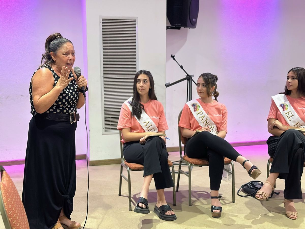 La coordinadora de reinas impulsó hace 20 años el programa de capacitaciones que se les da a las reinas. La coordinadora de reinas impulsó hace 20 años el programa de capacitaciones que se les da a las reinas.