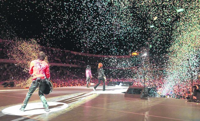 Los Guns NRoses hicieron vibrar Rosario con su rock inoxidable