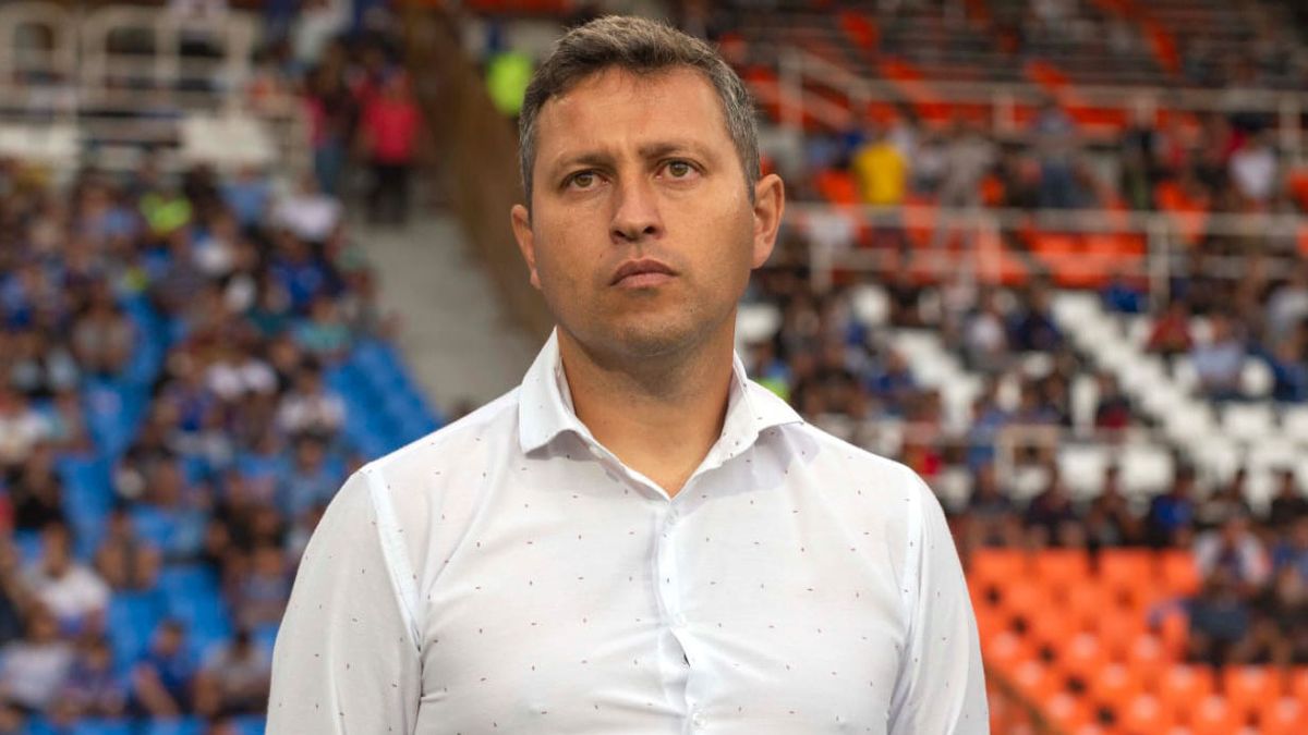 El cuestionado Diego Flores buscará lograr su primer triunfo en la Copa de la Liga.