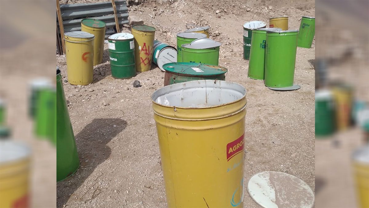 Estos son algunos de los tachos con materia fecal que están en Aconcagua