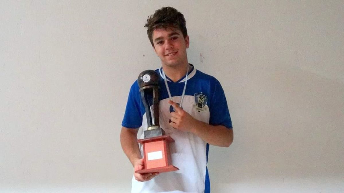 Nico Romano empezó desde muy chico a jugar al fútbol. Lo hizo en Don Orione, el club donde tienen muchos sentimientos. Nico Romano empezó desde muy chico a jugar al fútbol. Lo hizo en Don Orione, el club donde tienen muchos sentimientos.
