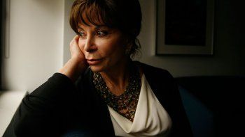 Universidad de Santiago distinguirá a Isabel Allende