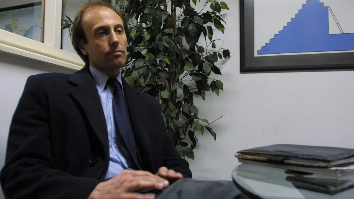 Un juez destituido por violencia de género acudió a la Corte