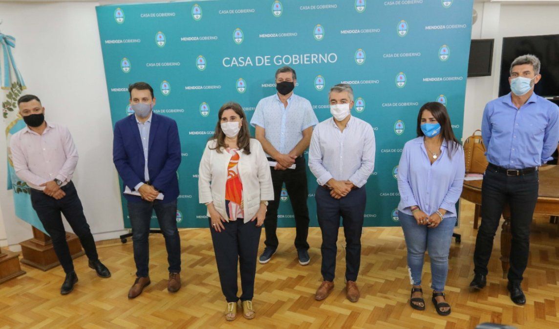 La ministra de Salud, Ana María Nadal, se reunió con los intendentes del Gran Mendoza y acordaron cómo será el esquema para aplicarle las vacunas a mayores de 70 años.&nbsp;