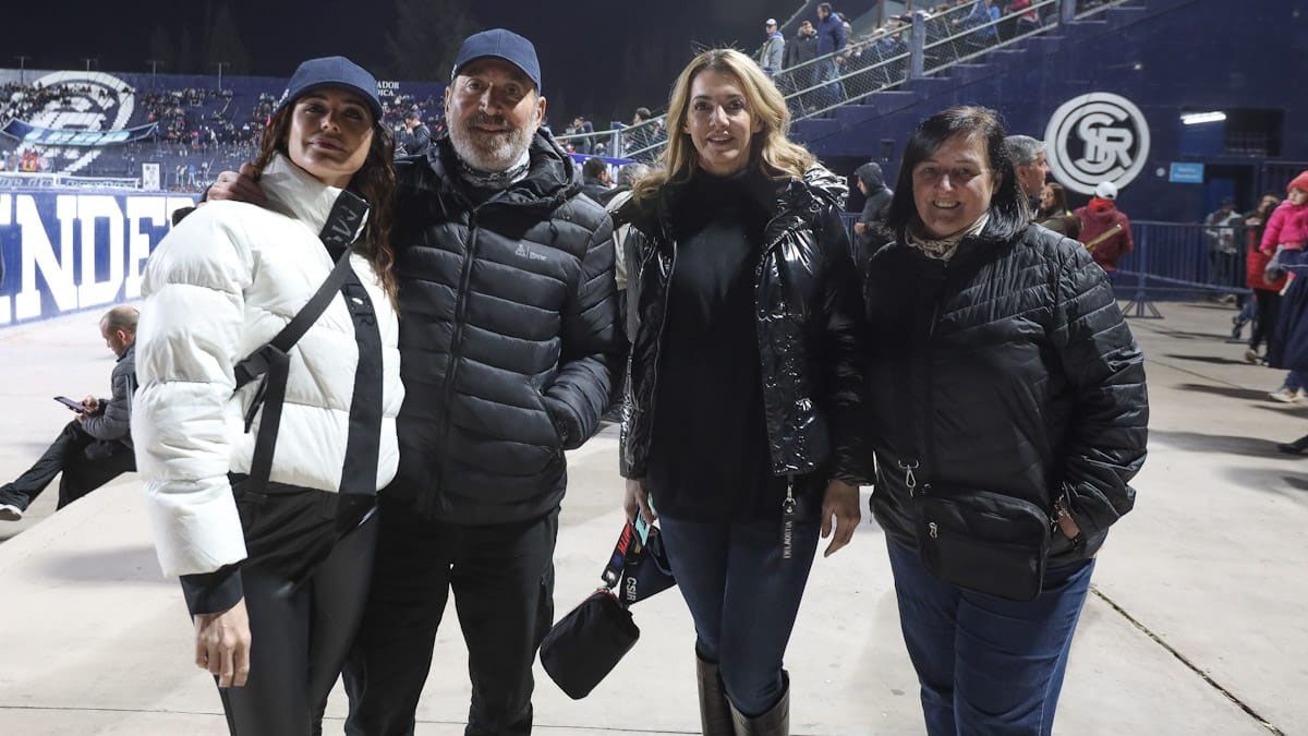 El presidente de Independiente Rivadavia, Daniel Vila, está en el Bautista Gargantini con su esposa, Pamela David.