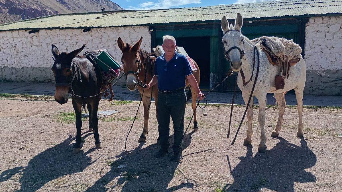 Poco antes de la salida, con su atelier trasladado por mulas. Poco antes de la salida, con su atelier trasladado por mulas.