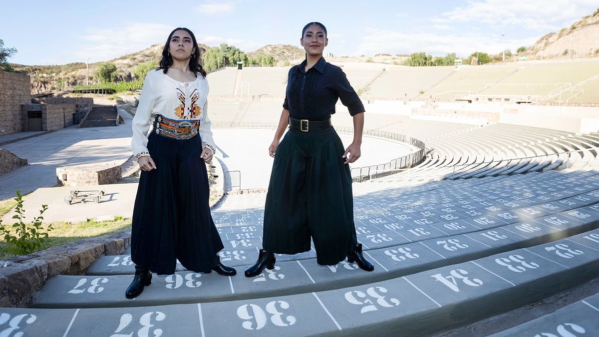 Integrantes de Chacaymanta, Julieta Magallanes y María Sáez Castillo llegaron a las instancias finales del malambo femenino que por primera vez tuvo su competencia en el Pre Cosquín. Integrantes de Chacaymanta, Julieta Magallanes y María Sáez Castillo llegaron a las instancias finales del malambo femenino que por primera vez tuvo su competencia en el Pre Cosquín.