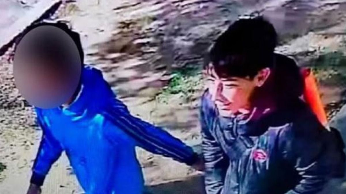 Joaquín Sperani junto a su compañero minutos después de abandonar la escuela. Luego el adolescente sería asesinado en una casa abandonada de Laboulaye Joaquín Sperani junto a su compañero minutos después de abandonar la escuela. Luego el adolescente sería asesinado en una casa abandonada de Laboulaye