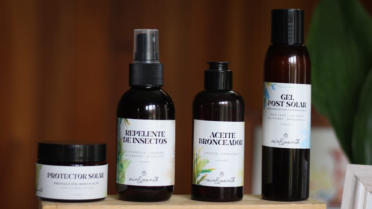 Este año lanzó una línea de verano que incluye repelente de insectos, protector solar, gel post solar y aceite bronceador. Este año lanzó una línea de verano que incluye repelente de insectos, protector solar, gel post solar y aceite bronceador.