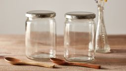 Paso a paso para reciclar frascos de dulce y convertirlos en un hermoso objeto de cocina