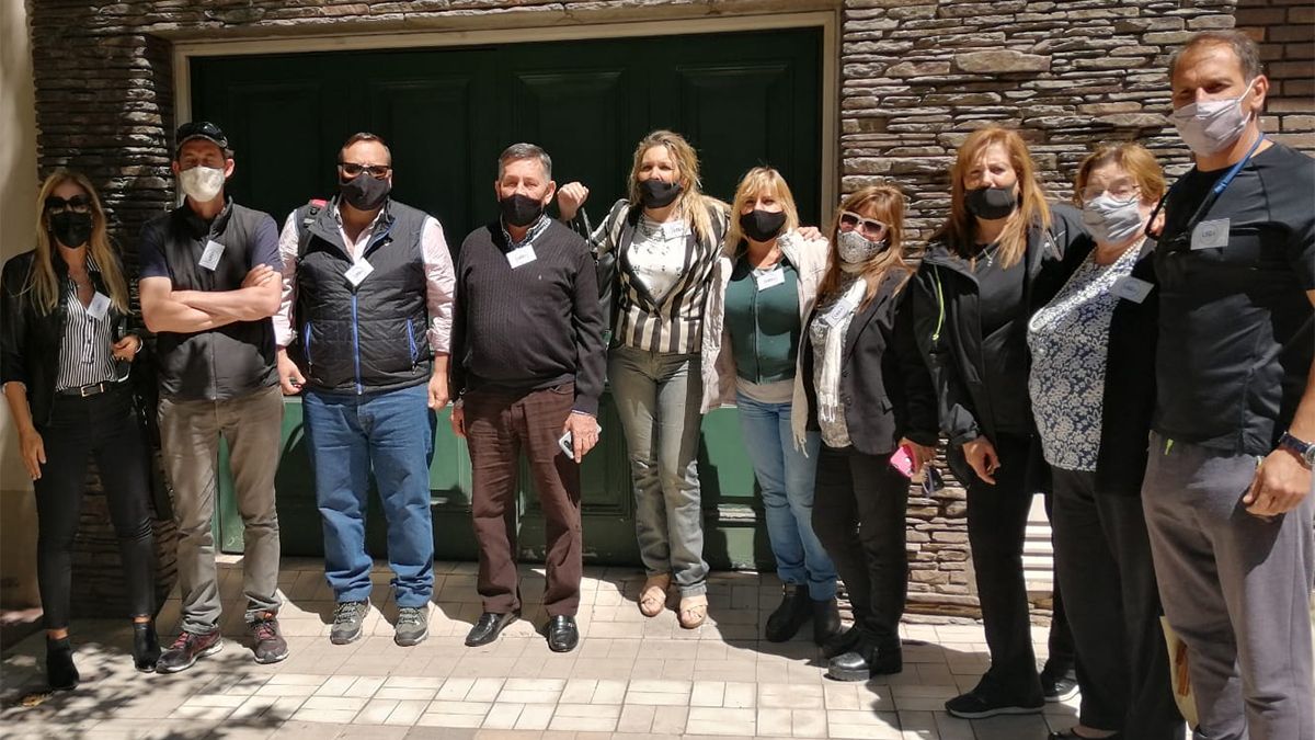 Reclamo de los integrantes de Lega frente al Consulado de Italia en Mendoza.