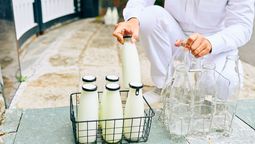Acertijo de lógica: un lechero tiene dos botellas y debe medir exactamente 1 galón, ¿podés resolverlo?