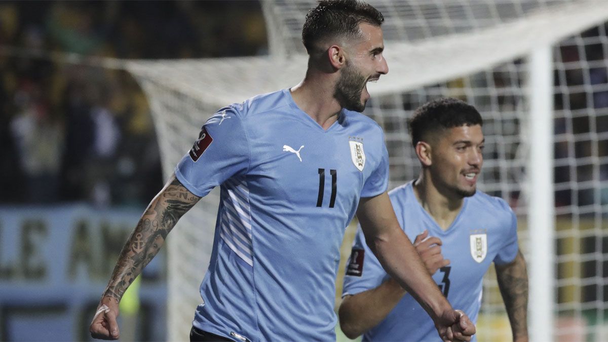 Uruguay venció a Ecuador con un gol agónico