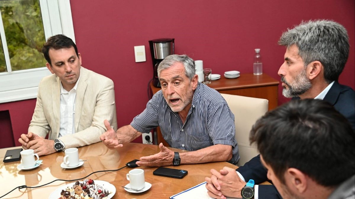 Ulpiano Suarez y Tadeo García Zalazar fueron dos de los jefes comunales presentes. José Zuccardi