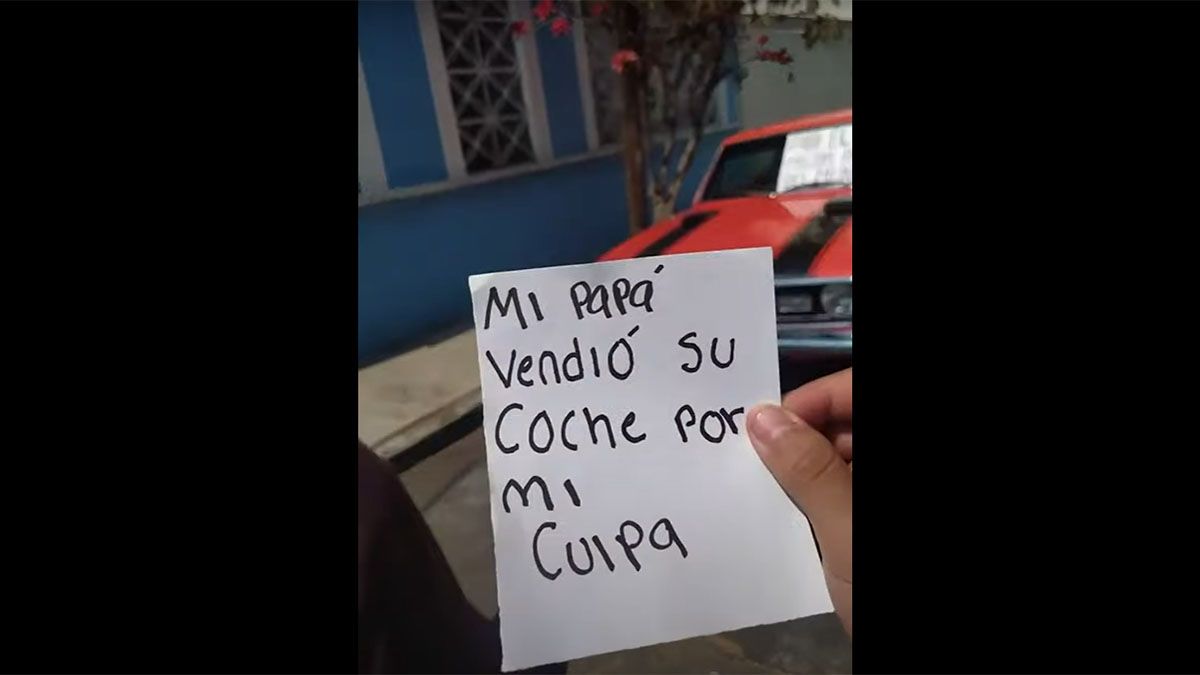 Se recibió y compró el auto que su padre había vendido para pagar su carrera.