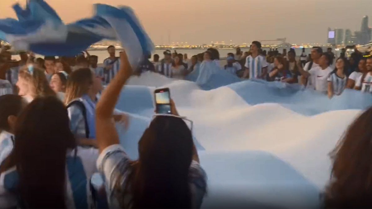 Los hinchas albicelestes ya empezaron a brindarle calor a la Selección argentina, con vistas al Mundial Qatar 2022.