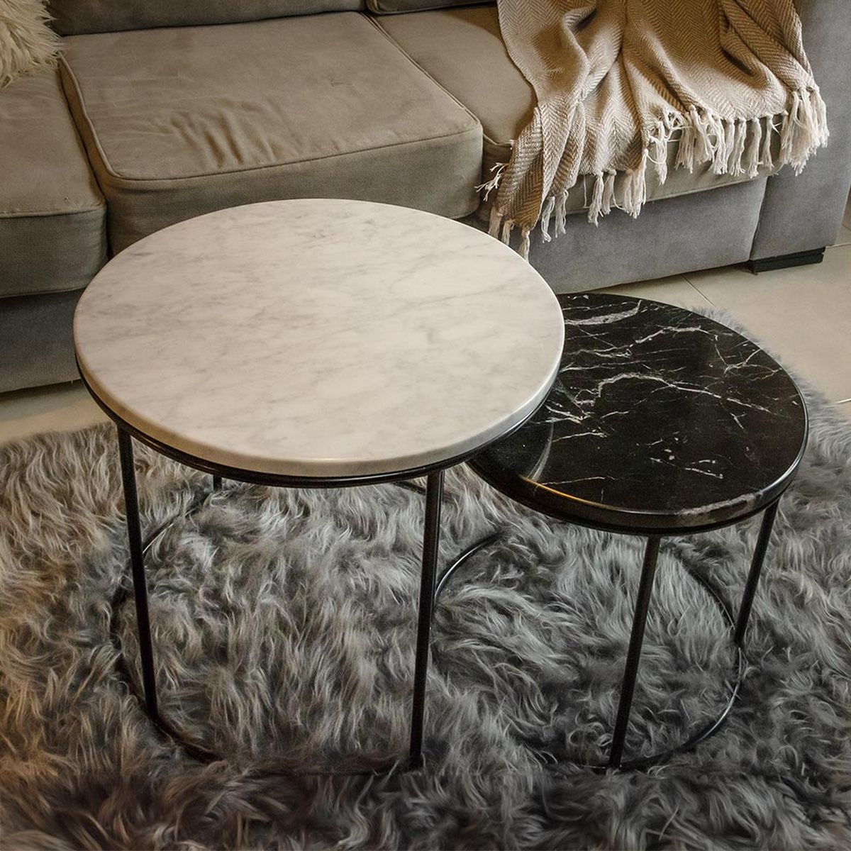 Las mesas nido son un conjunto de dos o más mesas que se encajan una debajo de la otra. Imagen: Freepik. Las mesas nido son un conjunto de dos o más mesas que se encajan una debajo de la otra. Imagen: Freepik.