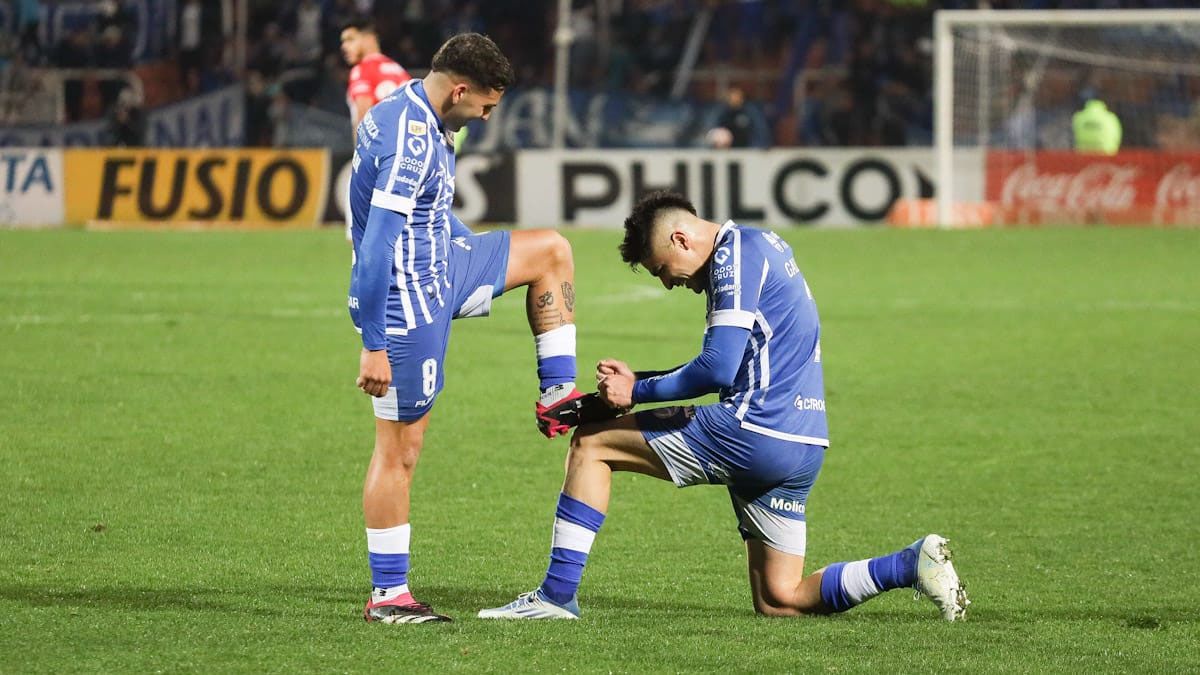 El particular festejo de Hernán López Muñoz en uno de los goles de Godoy Cruz ante Instituto.