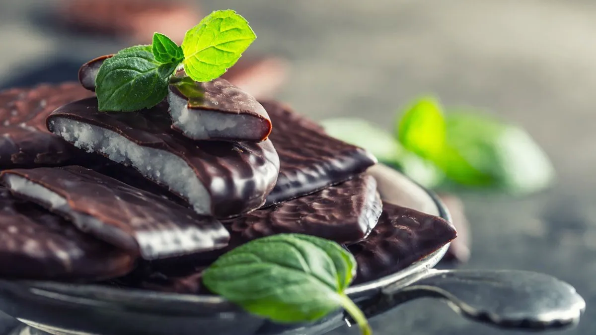 Recetas: Medallones de chocolate rellenos con pasta de menta. Recetas: Medallones de chocolate rellenos con pasta de menta.