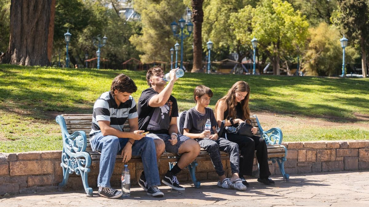 El calor seguirá fuerte durante el jueves y el viernes podría haber un leve alivio, según el pronóstico del tiempo en Mendoza El calor seguirá fuerte durante el jueves y el viernes podría haber un leve alivio, según el pronóstico del tiempo en Mendoza