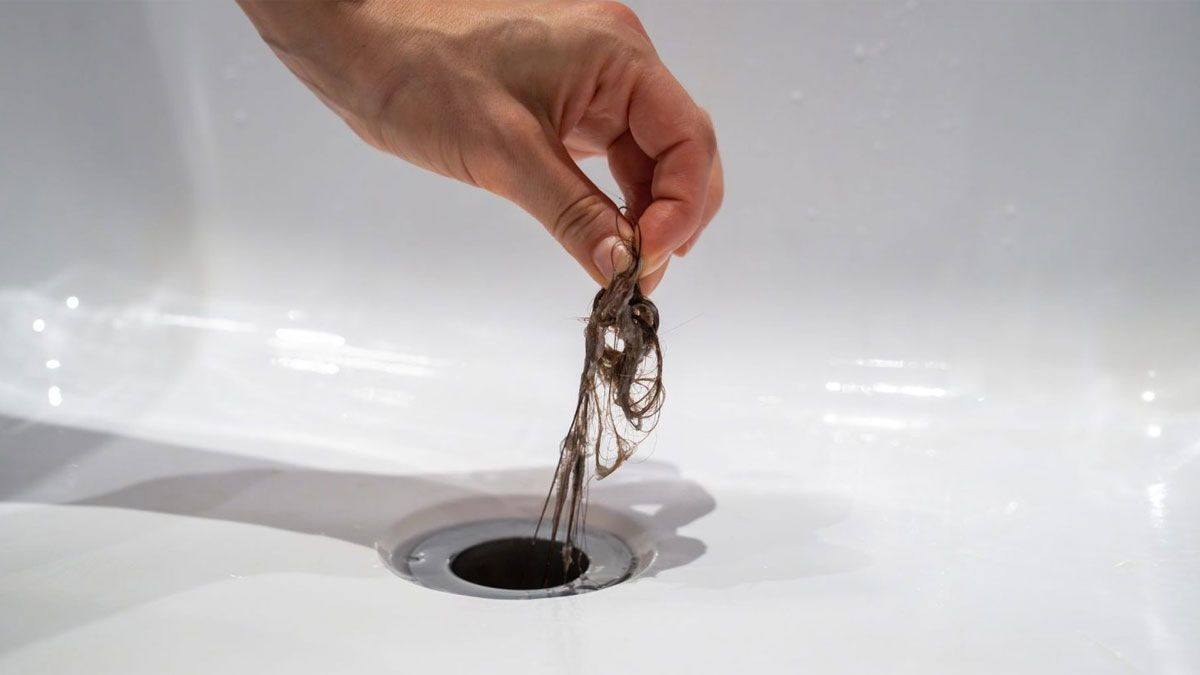 Los desagúes del baño tienen que estar limpios siempre. Se puede solucionar con algunos de los trucos caseros que recomiendan los expertos.