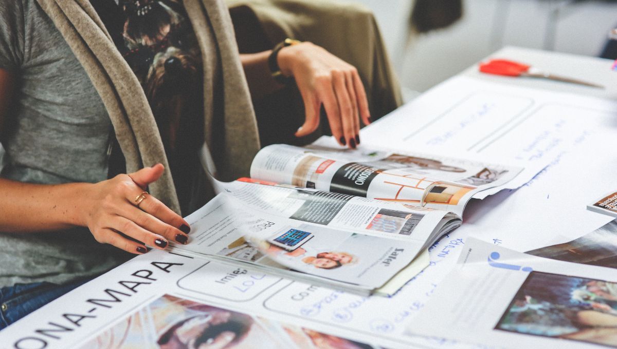 Si tienes varias revistas y diarios viejos, aprendé a hacer con ellos posa vasos
