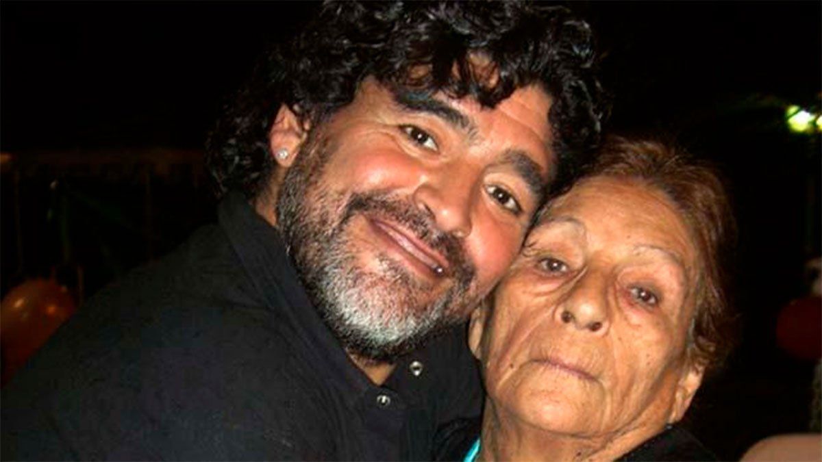Maradona recordó a Doña Tota en el Día de la Madre