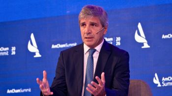 Luis Caputo vaticinó un cambio de era: No se coman la curva, este modelo no va a cambiar Luis Caputo vaticinó un cambio de era: No se coman la curva, este modelo no va a cambiar