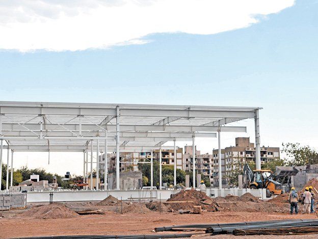 Estiman que en octubre terminarán las obras del hipermercado Coto