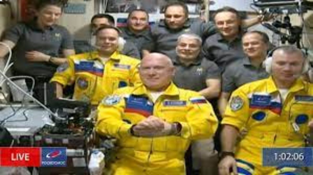 Muy llamativa fue la elección de los colores de los trajes espaciales elegidos por los cosmonautas rusos Oleg Artemyev