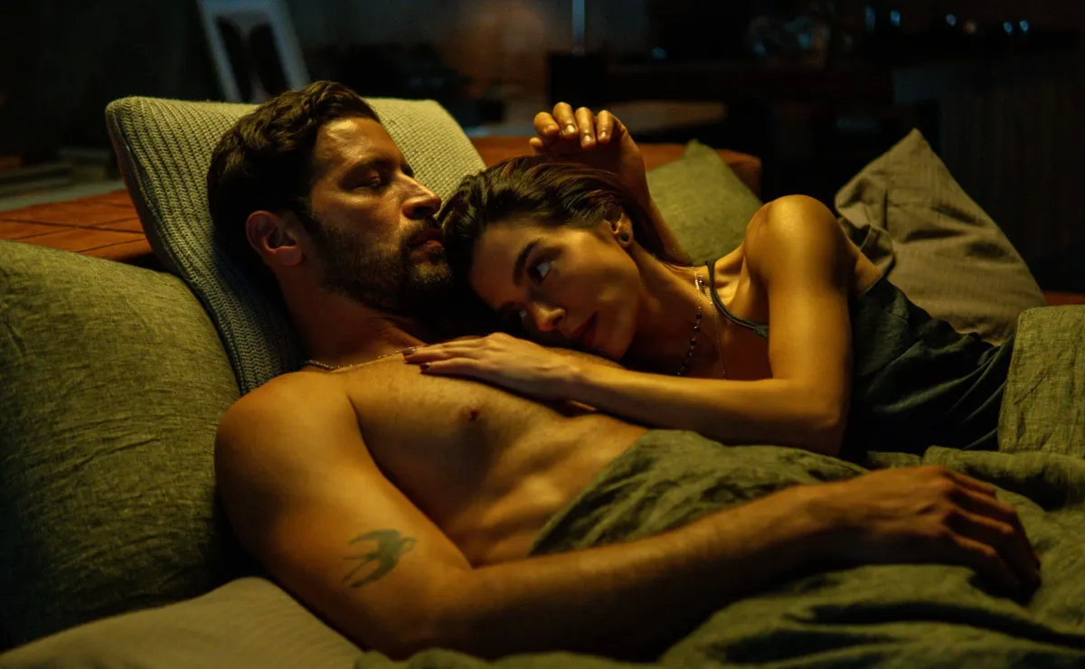 "El lado dulce de la traición" es una historia erótica cargada de peligro y suspenso. "El lado dulce de la traición" es una historia erótica cargada de peligro y suspenso.