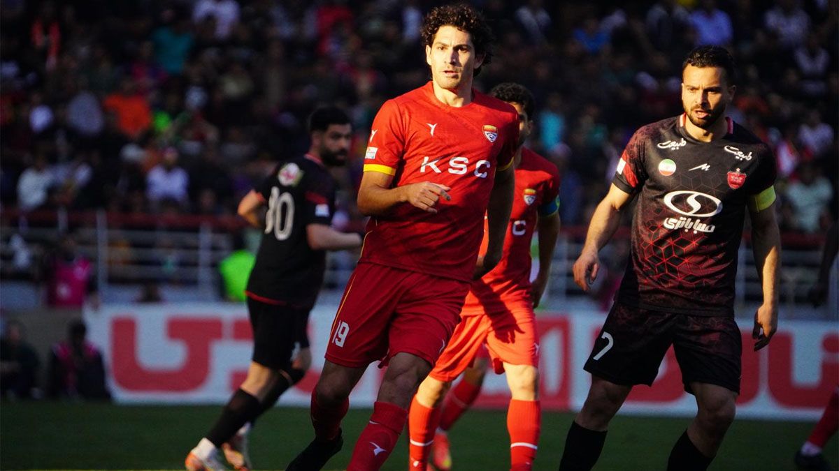 Blanco Leschuk viene de jugar en el Foolad de irán.