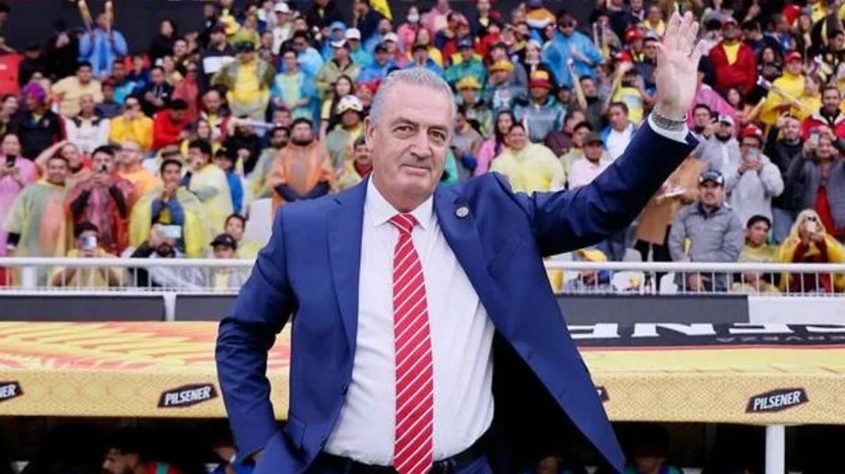 El DT argentino que dirige a Paraguay dejó flotando la idea de un pronto alejamiento del fútbol. El DT argentino que dirige a Paraguay dejó flotando la idea de un pronto alejamiento del fútbol.