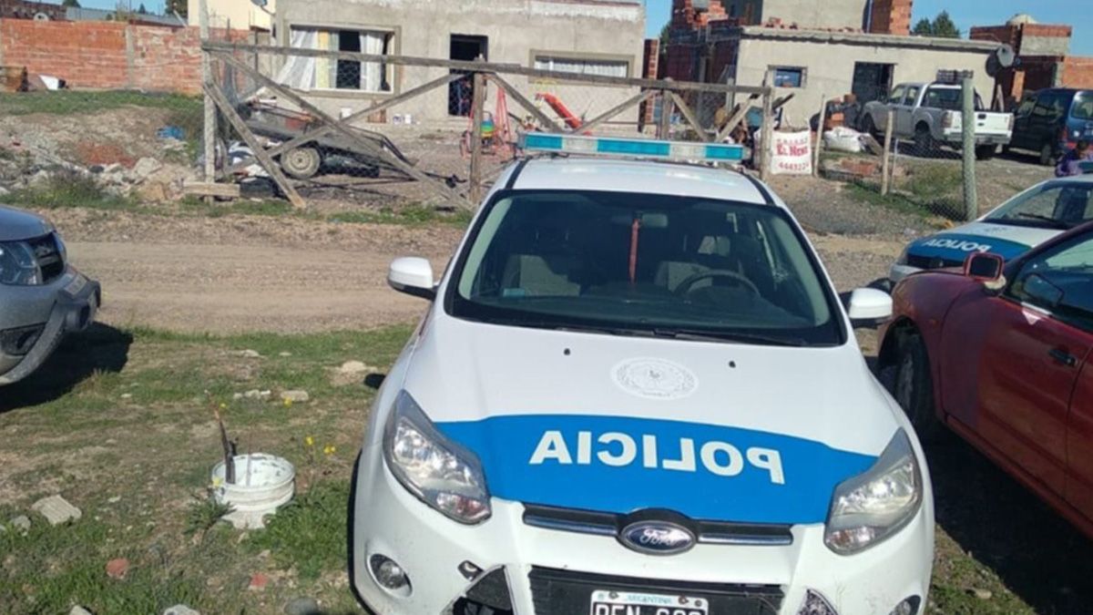Cuando la policía llegó al lugar donde fue atacada la mujer, en Trelew, su pareja se había fugado y tratan de ubicarlo para detenerlo por violencia de género