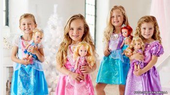 Polémica navideña por una campaña que solo seleccionó nenas rubias