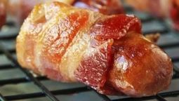 Salchichas envueltas en bacon (panceta).